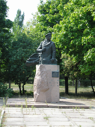 Памятник И.Д.Сладкову